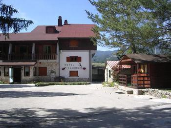 Pinguino Hotel 3*